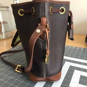 Vintage Downey & Bourke two tone brown leather bucket bag